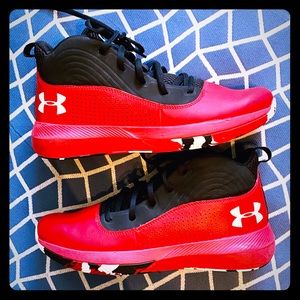 Big Boys Under Armour Sneakers size Y7.